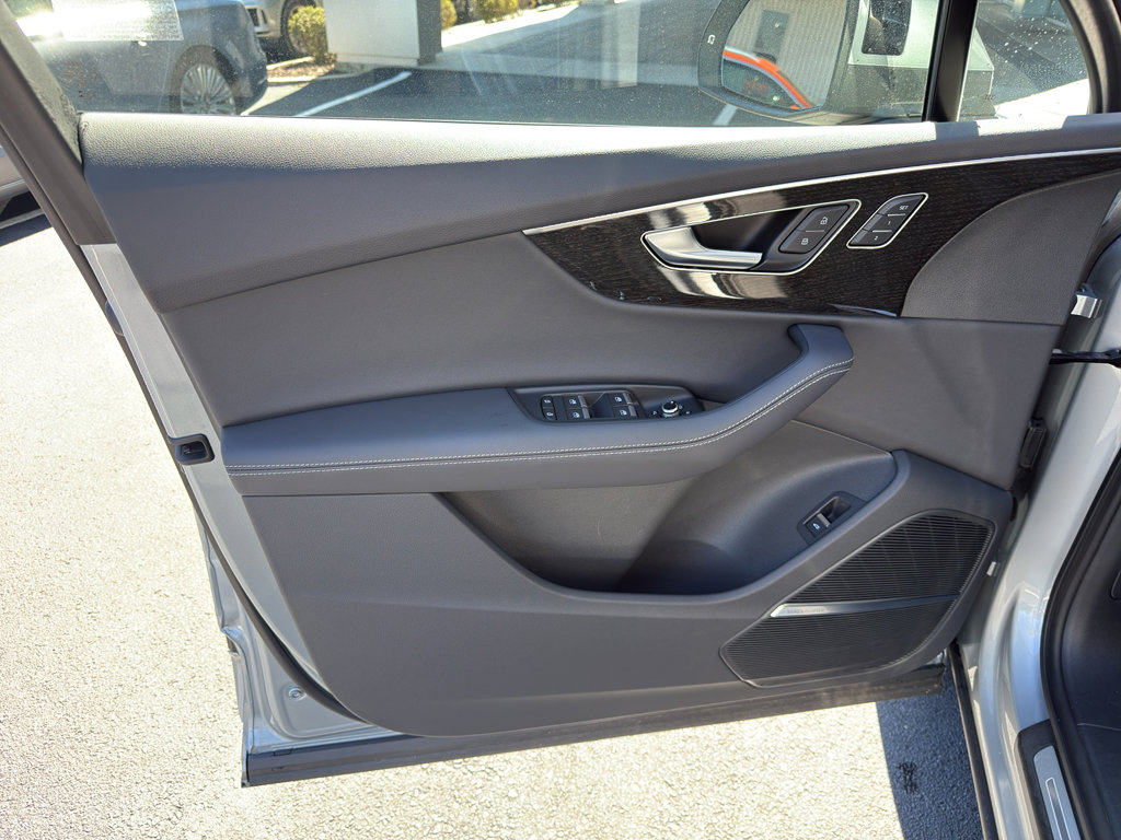 Used 2025 Audi Q7 2.0T Premium Plus w/ Premium Plus Package image 14