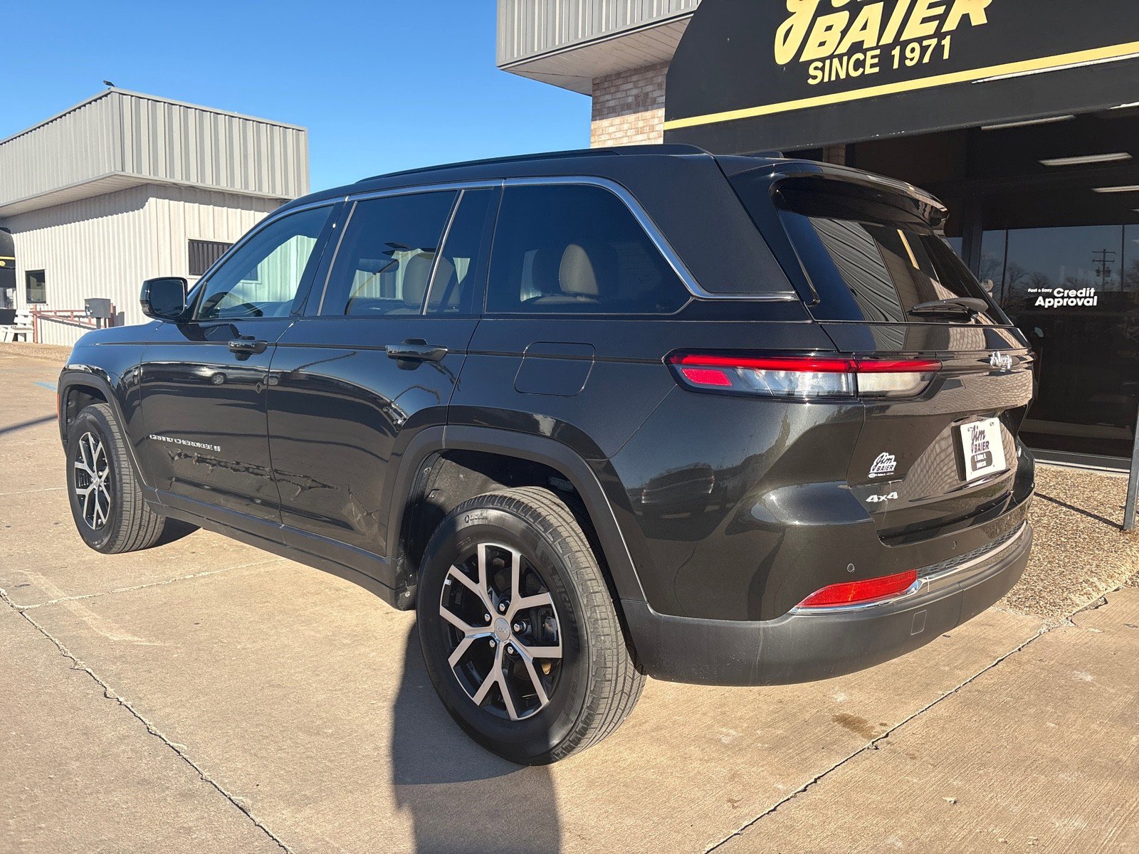 Used 2024 Jeep Grand Cherokee Limited AWD/4WD image 11