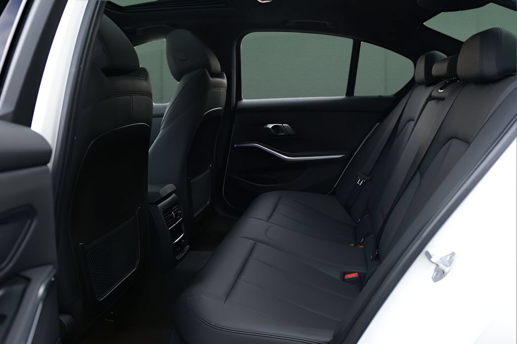 Used 2019 BMW 330i Sedan w/ Convenience Package RWD image 17