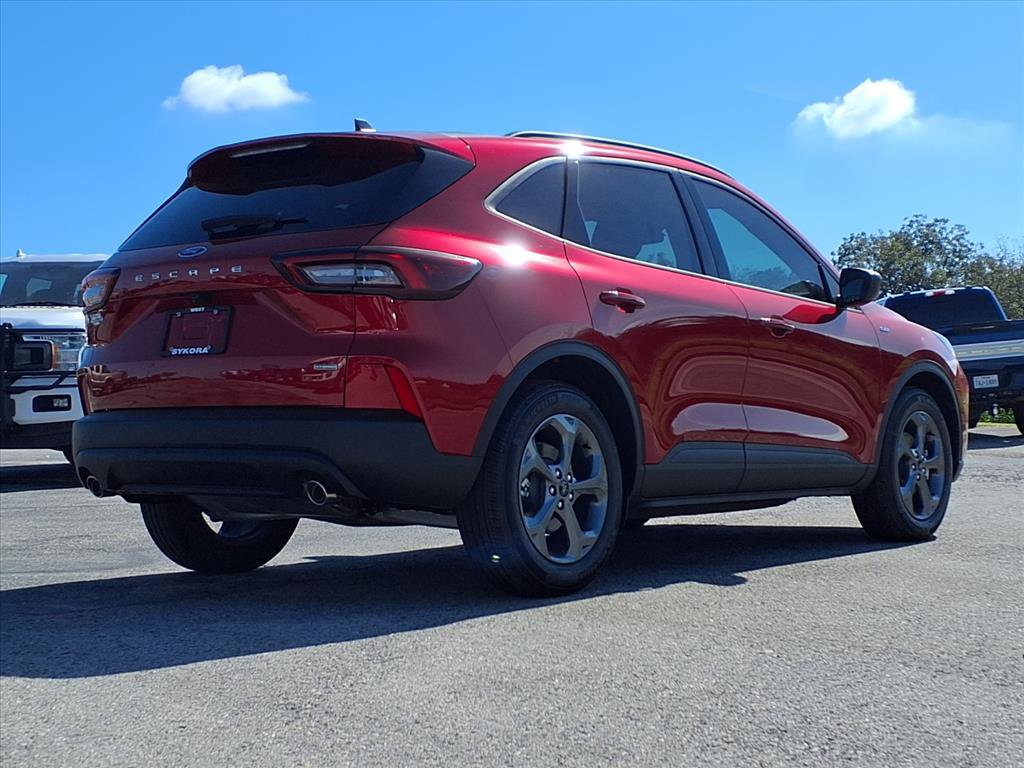 Used 2025 Ford Escape ST-Line w/ Equipment Group 301A image 4