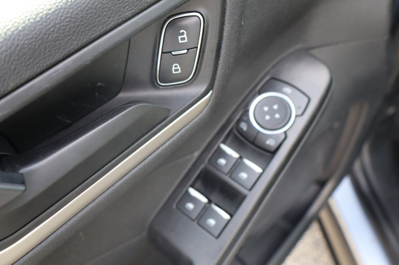 Used 2022 Ford Escape SE w/ Cold Weather Package image 18