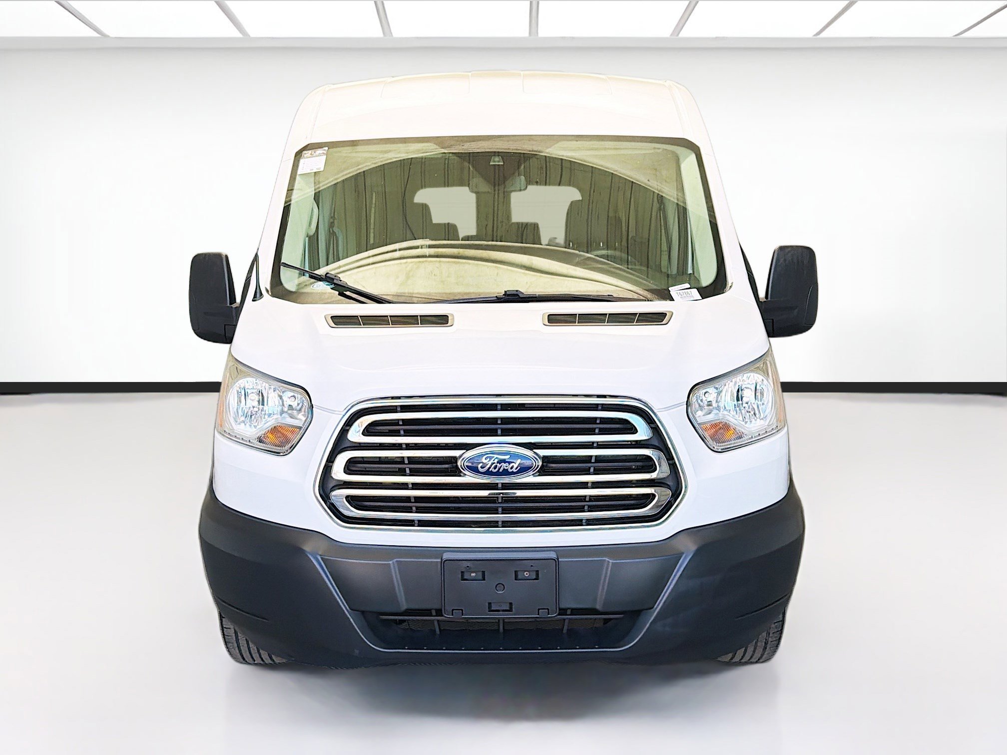 Used 2019 Ford Transit 350 XLT image 2