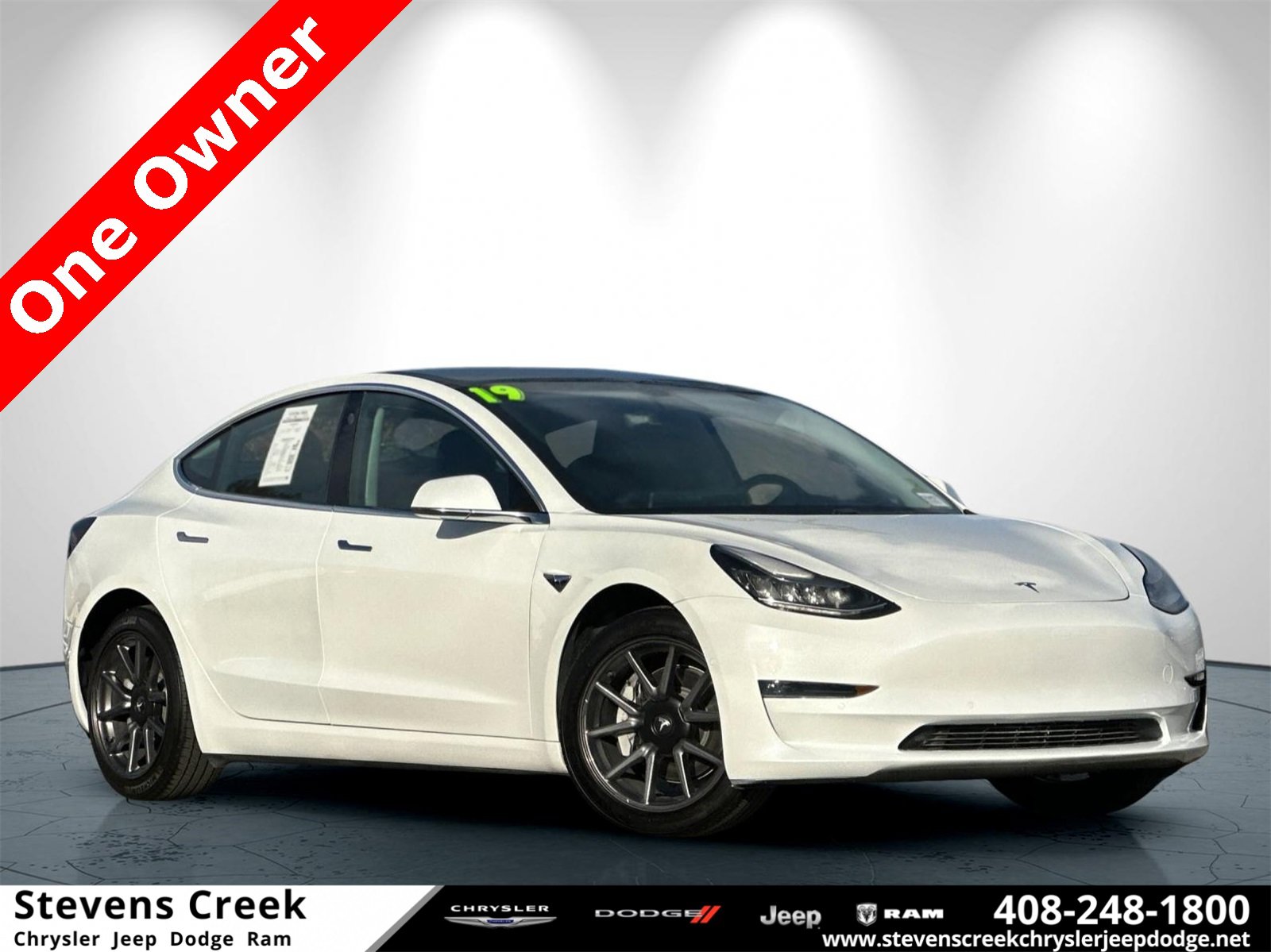 Used 2019 Tesla Model 3 Standard Range Plus image 1
