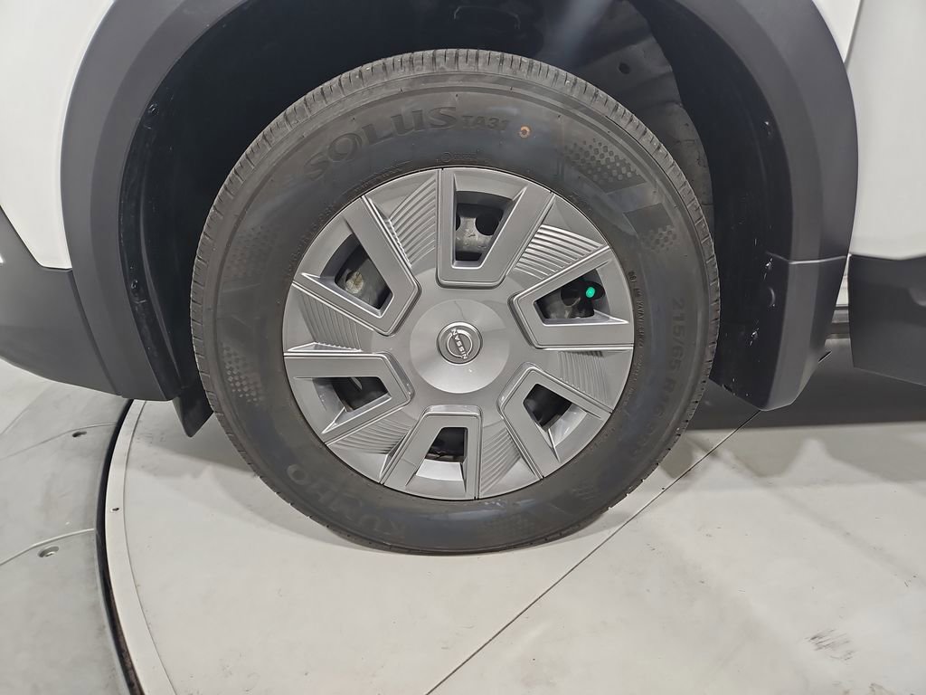 Certified 2025 Nissan Kicks S image 27