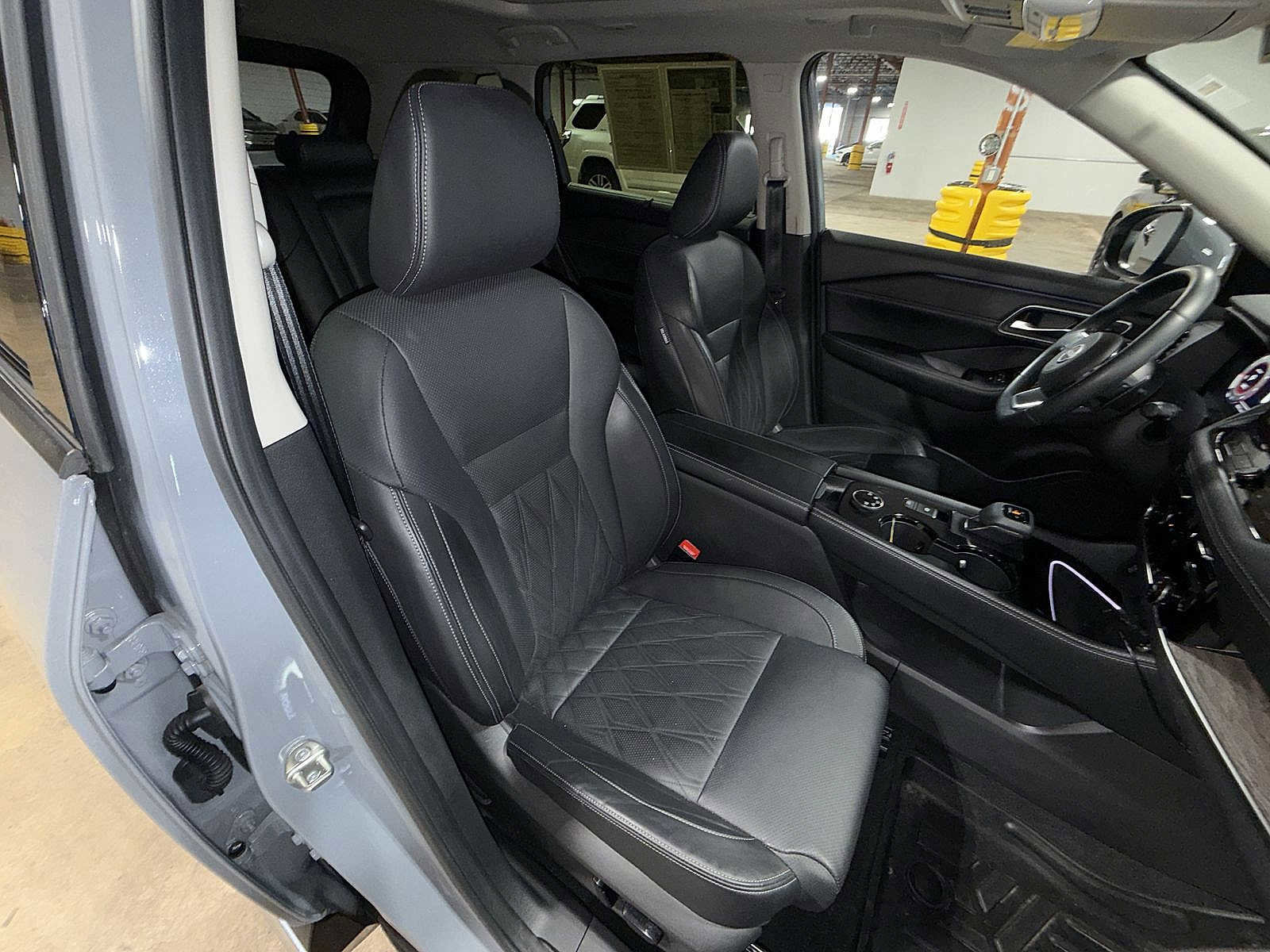 Used 2024 Nissan Rogue Platinum w/ Platinum Premium Package AWD/4WD image 16