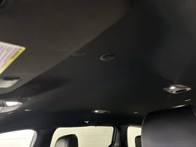 Used 2025 Chrysler Pacifica Select FWD image 27