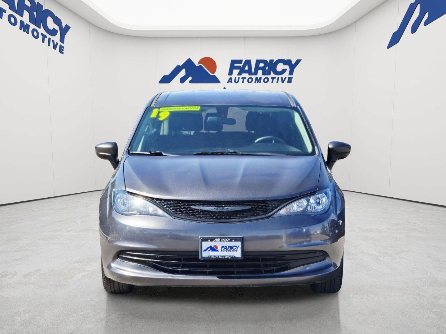 Used 2019 Chrysler Pacifica L FWD image 2