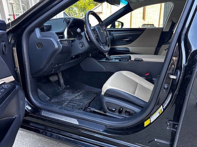 Used 2021 Lexus ES 300h w/ Premium Package image 11