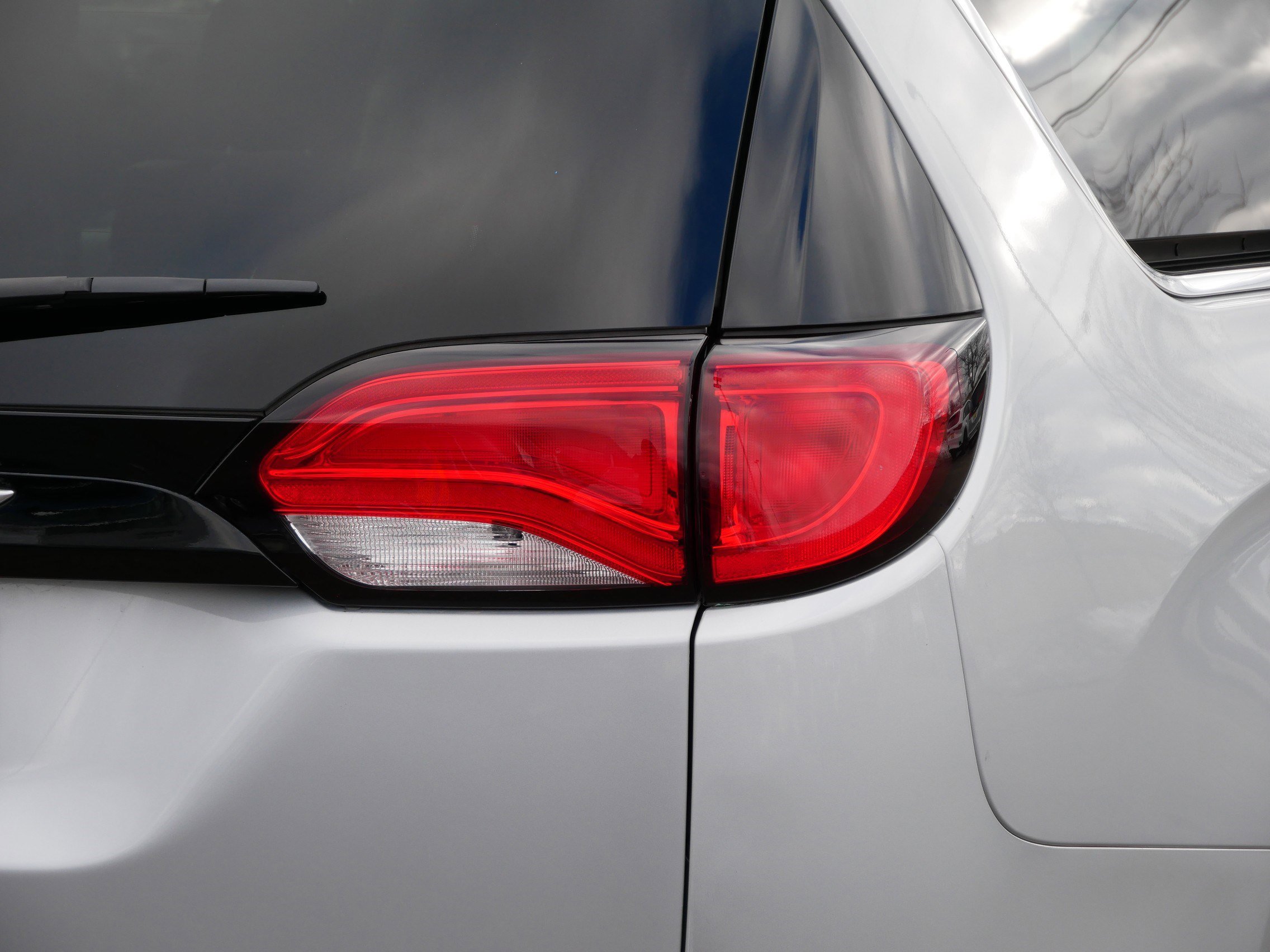 Used 2023 Chrysler Voyager LX image 17