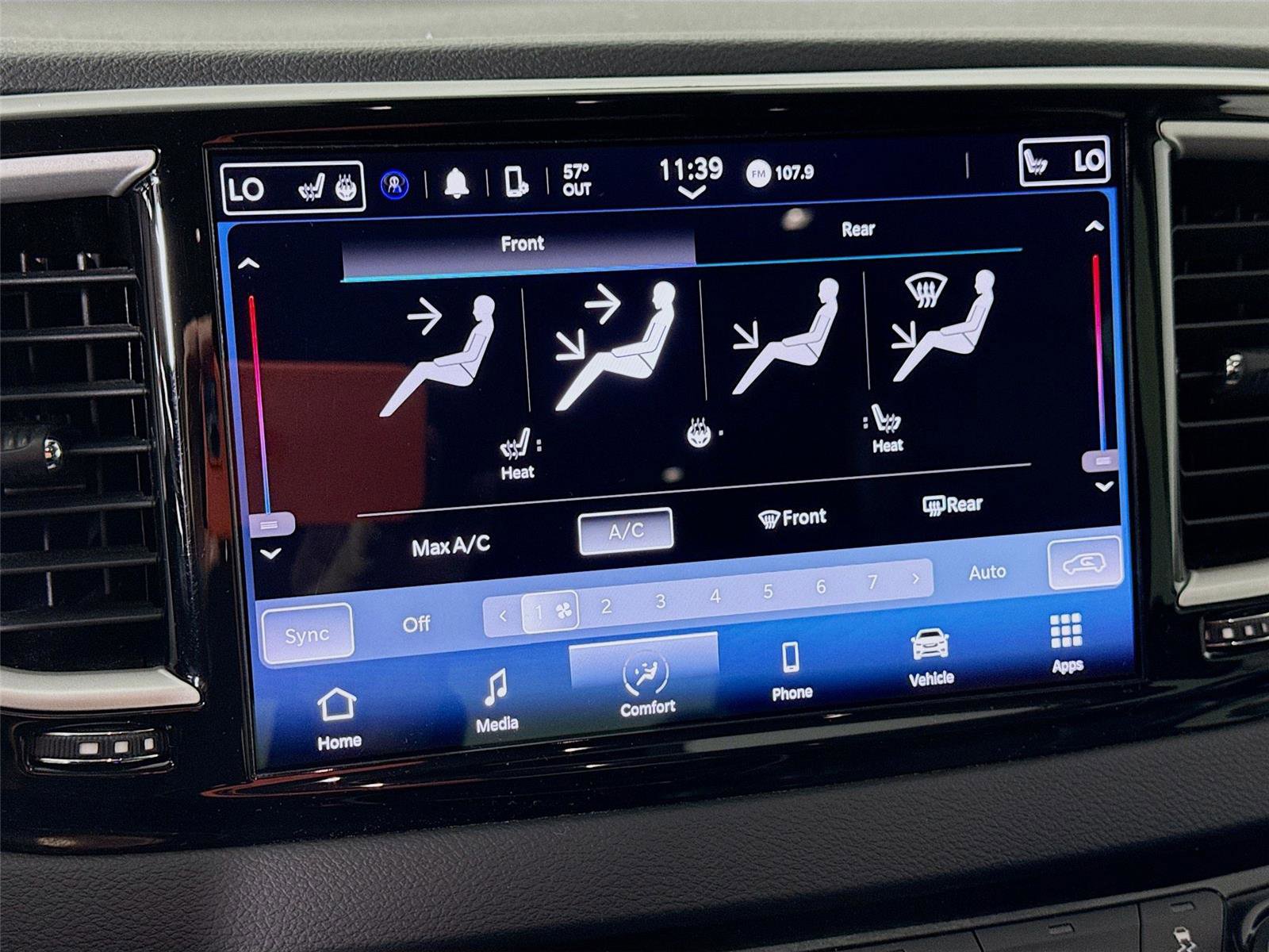 Used 2023 Chrysler Pacifica Touring-L image 9