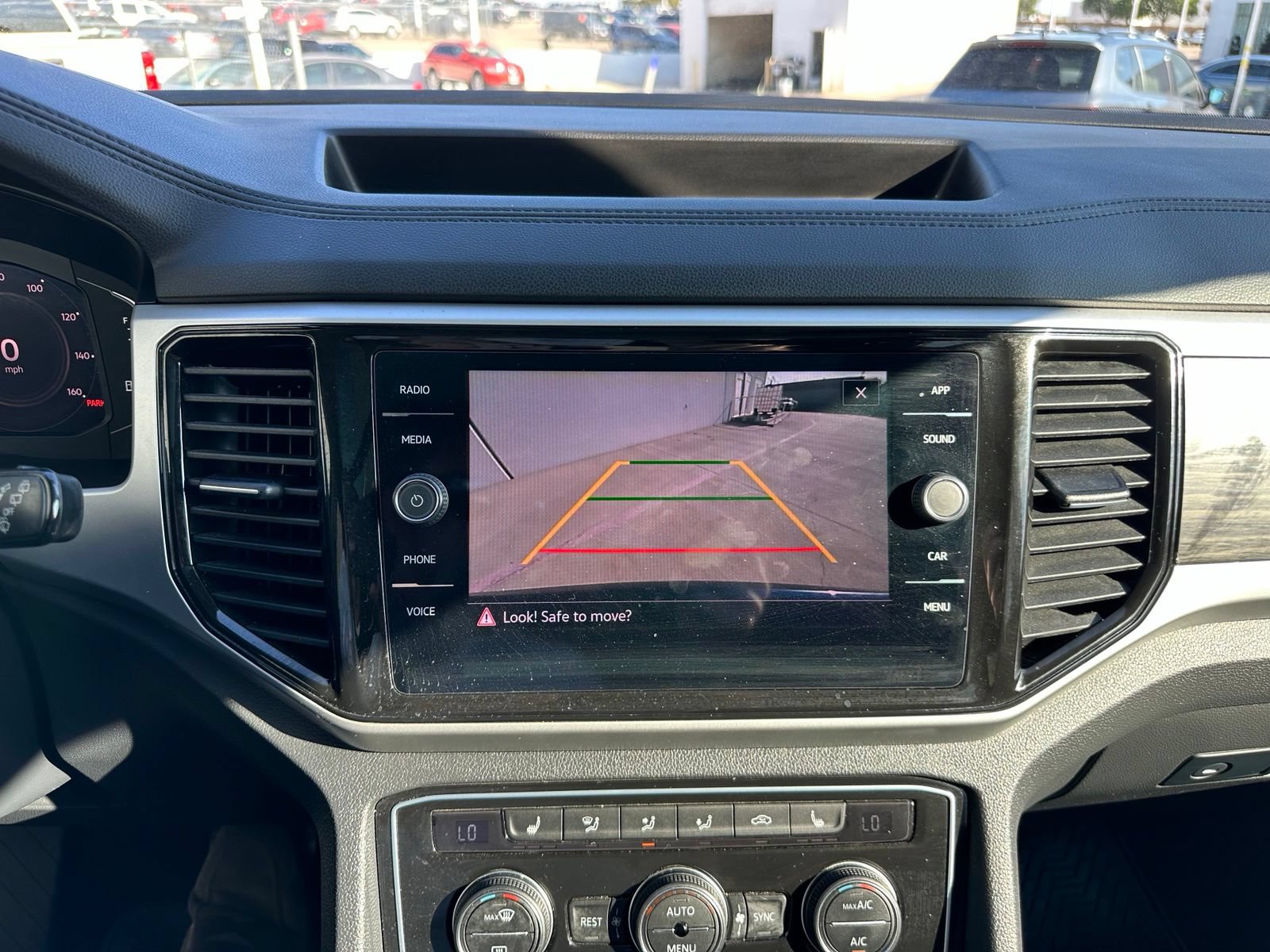 Used 2023 Volkswagen Atlas SE w/ Panoramic Sunroof Package FWD image 12