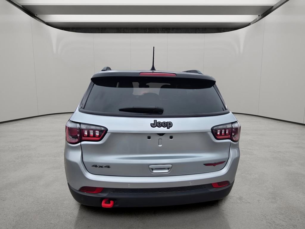 Used 2025 Jeep Compass Trailhawk image 4