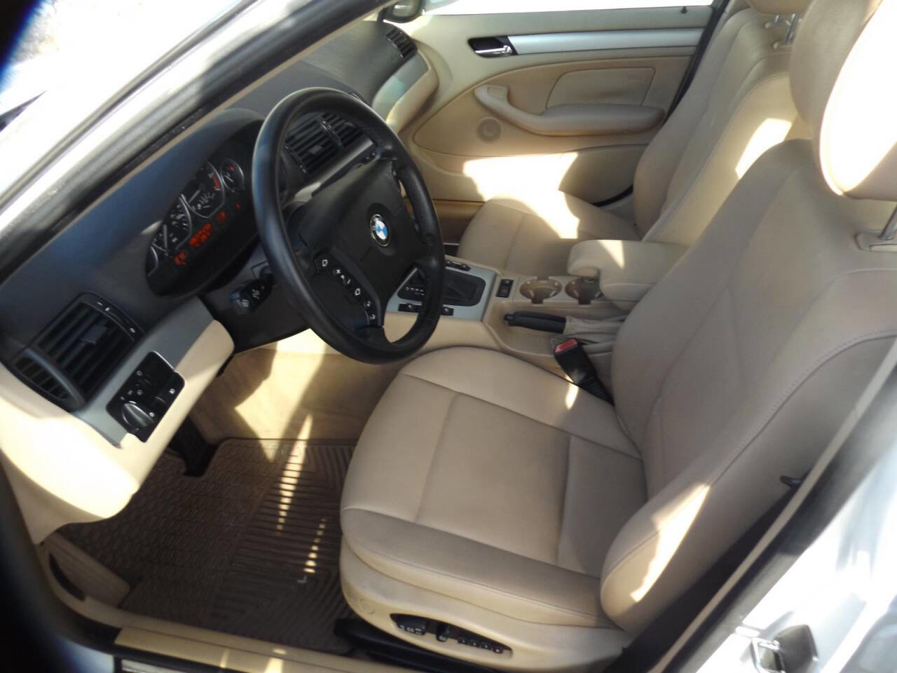 Used 2002 BMW 330xi Sedan image 17