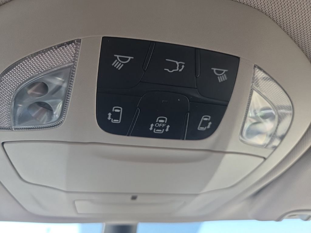 Used 2024 Chrysler Pacifica Touring-L image 30