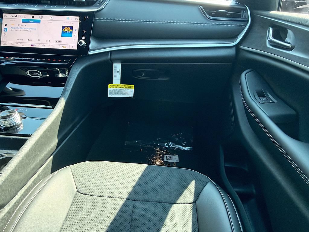 New 2026 Jeep Grand Cherokee Altitude AWD/4WD image 18