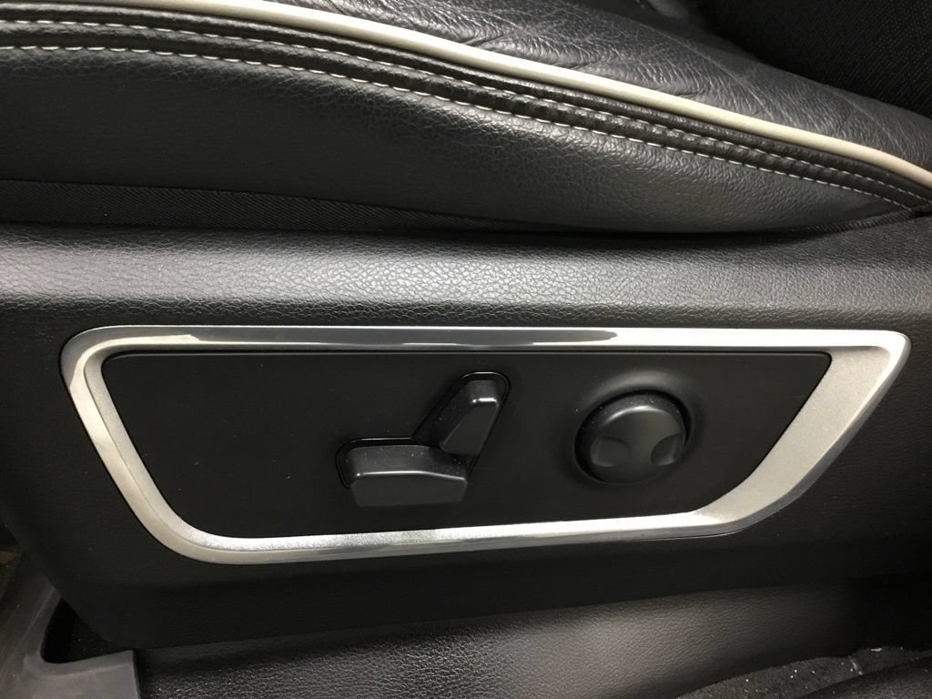 Used 2023 RAM 1500 Laramie AWD/4WD image 9