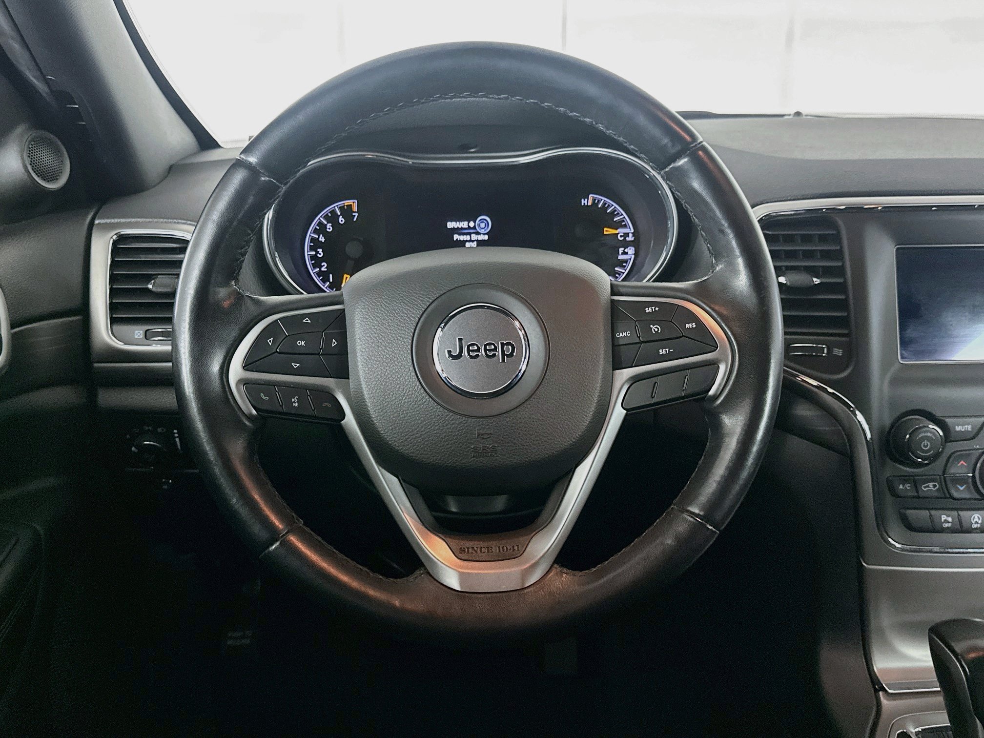 Used 2021 Jeep Grand Cherokee Laredo AWD/4WD image 17