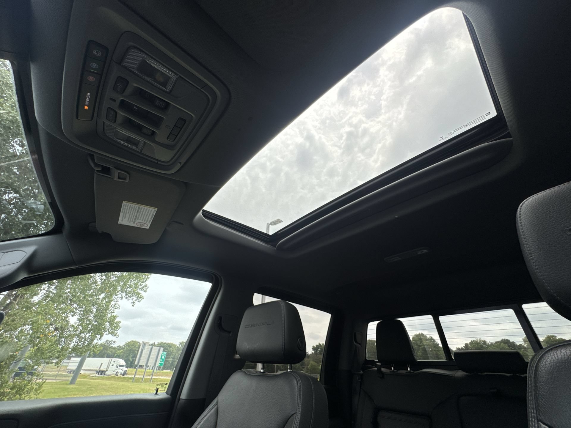 Used 2020 GMC Sierra 2500 Denali w/ Denali Ultimate Package AWD/4WD image 22