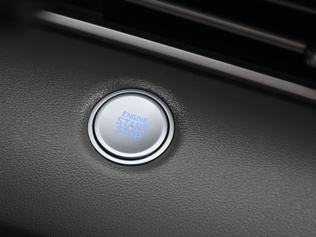 Used 2023 Hyundai Elantra SEL image 30