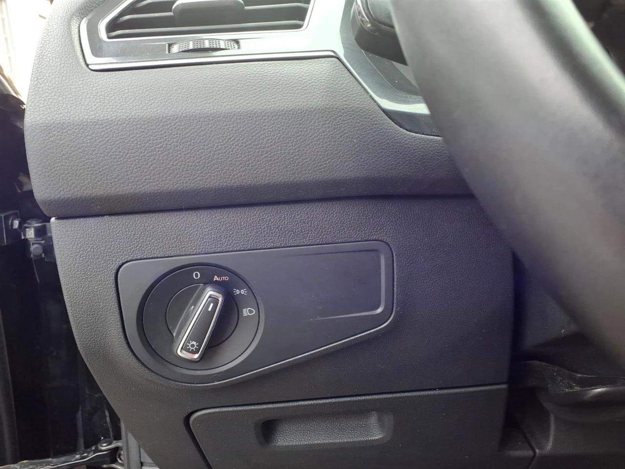 Used 2021 Volkswagen Tiguan SE image 15