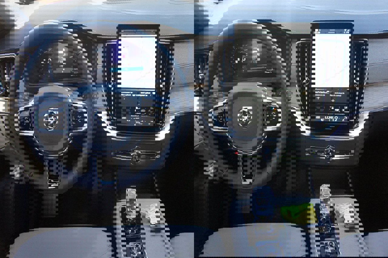 New 2026 Volvo XC90 B6 Plus w/ Protection Package Premier image 11