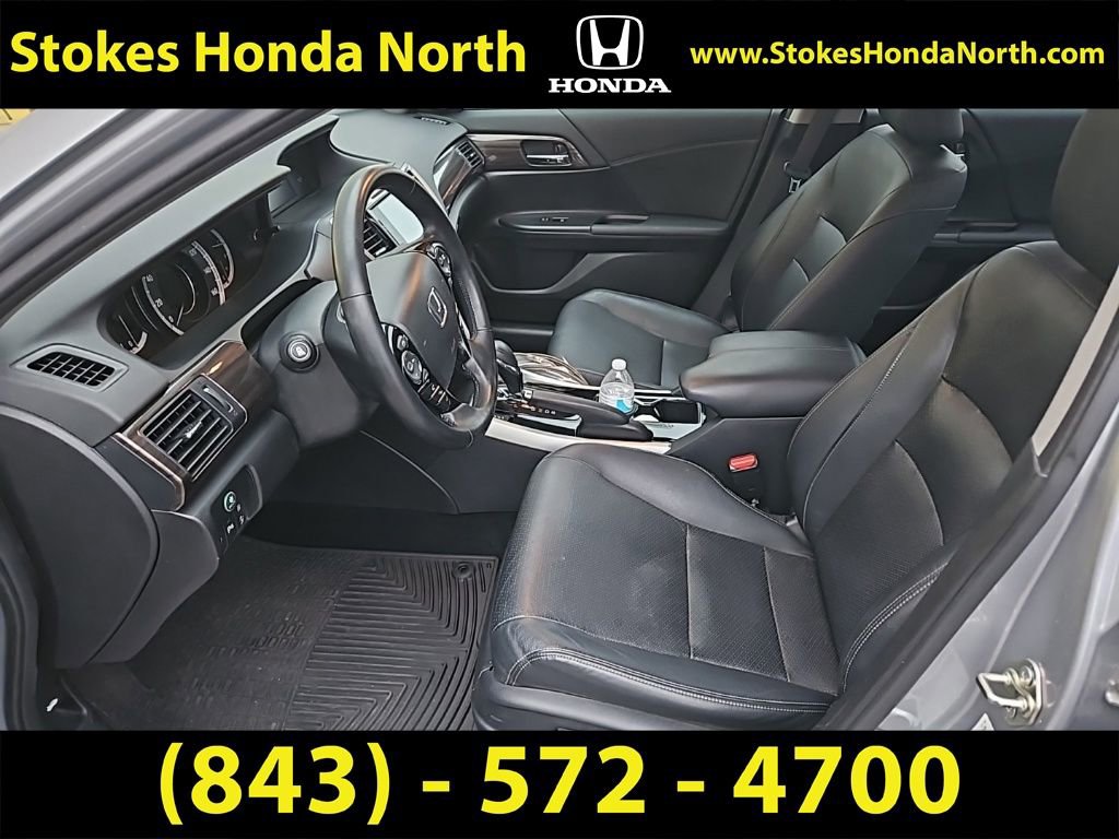 Used 2017 Honda Accord Touring image 2