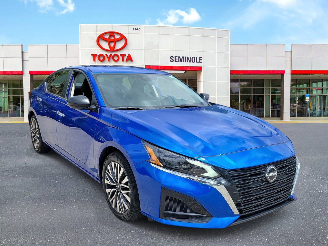Used 2025 Nissan Altima 2.5 SV image 2