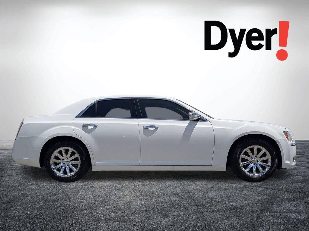 Used 2014 Chrysler 300 C RWD image 6