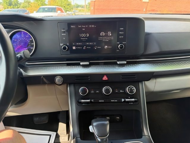 Certified 2024 Kia Carnival LX FWD image 25