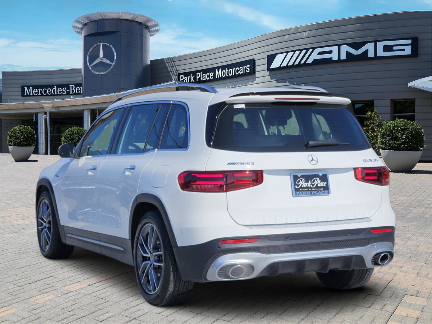 Used 2025 Mercedes-Benz GLB 35 AMG 4MATIC image 4
