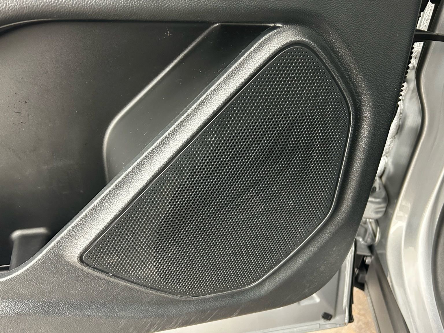 Used 2020 Ford Explorer XLT image 24