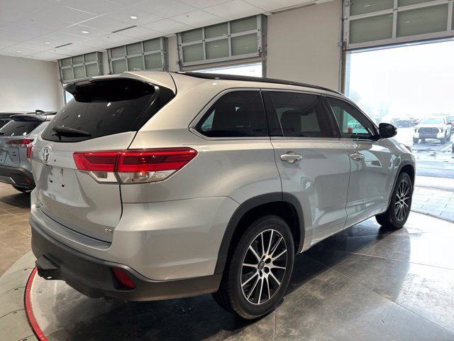Used 2018 Toyota Highlander SE FWD image 7