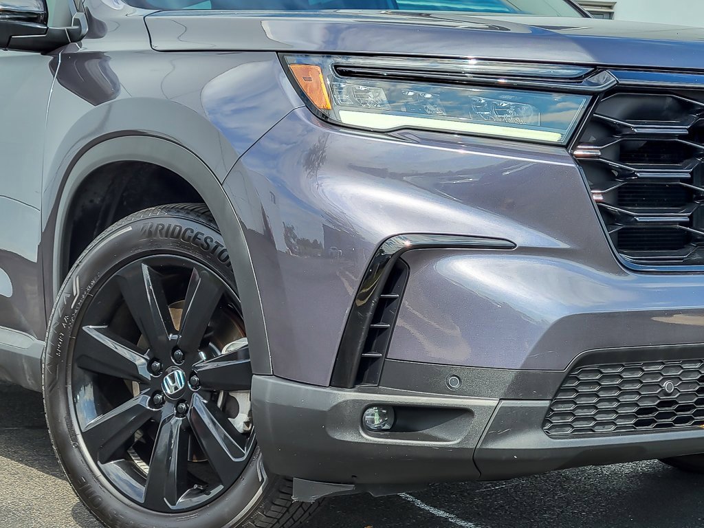 Used 2025 Honda Pilot Black Edition image 3