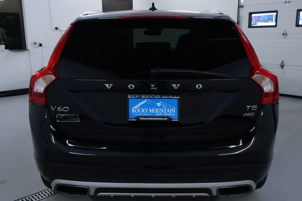 Used 2018 Volvo V60 T5 Cross Country AWD/4WD image 6