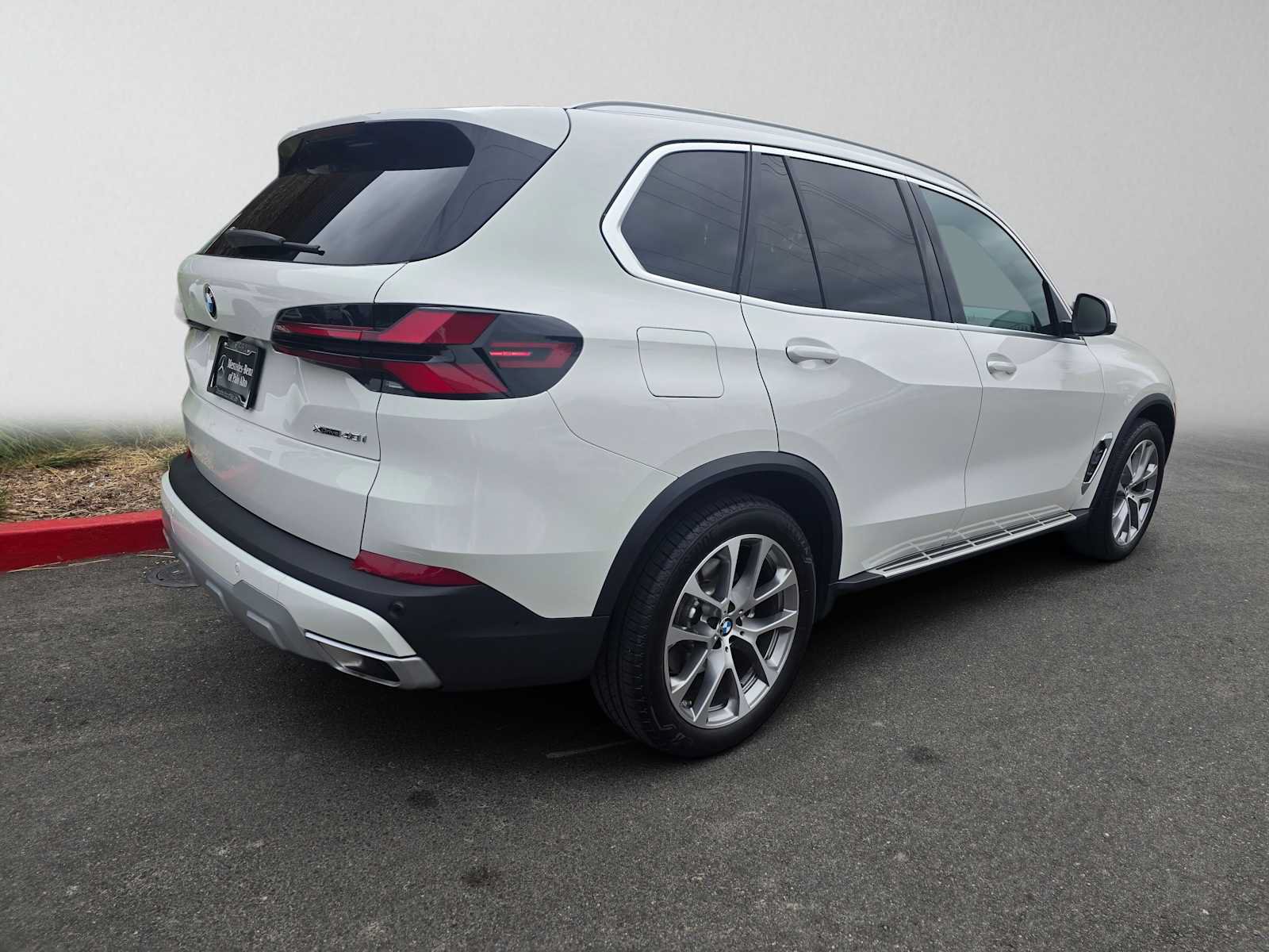 Used 2026 BMW X5 xDrive40i AWD/4WD image 3