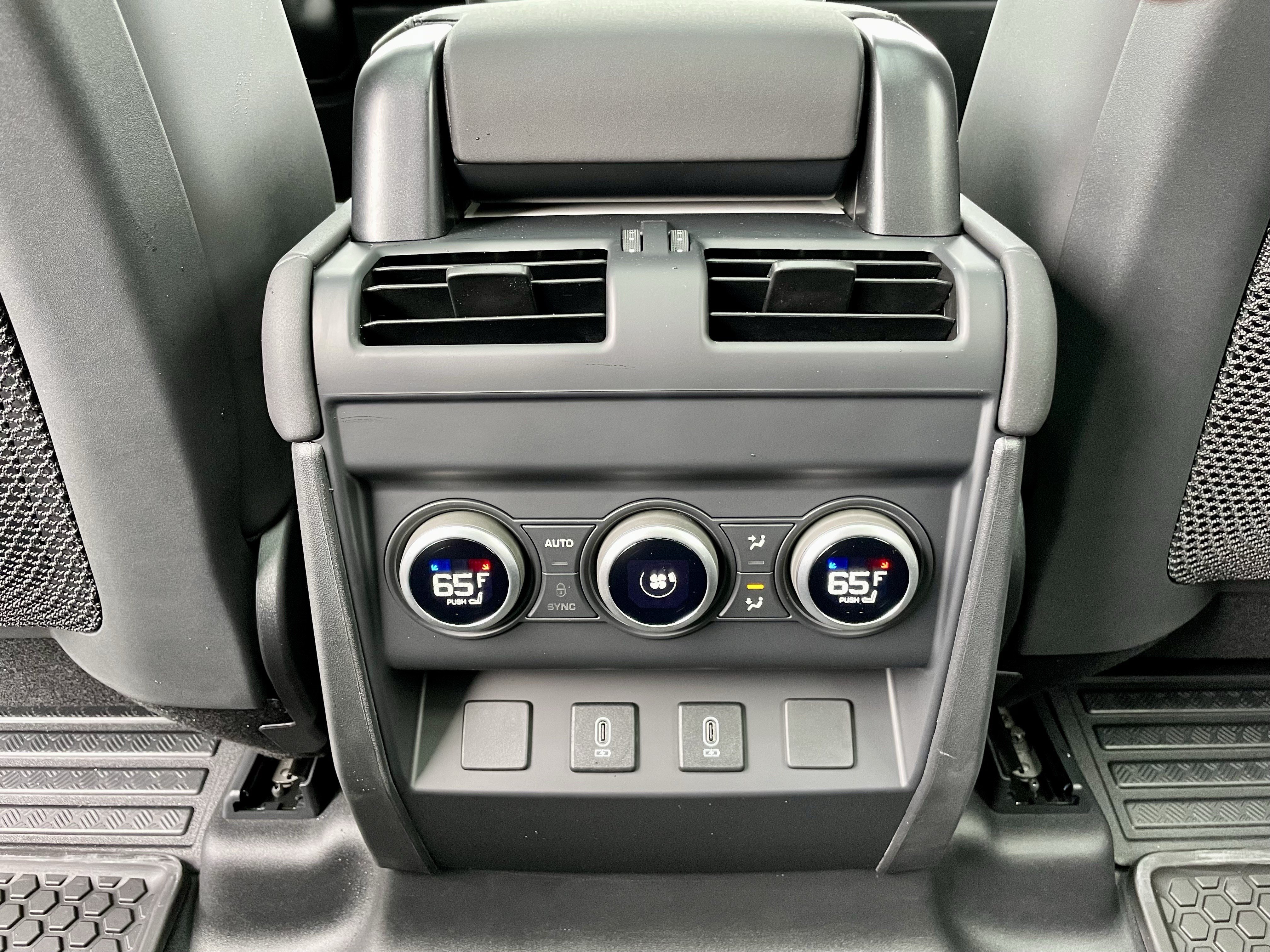Certified 2025 Land Rover Defender 110 X-Dynamic SE AWD/4WD image 26