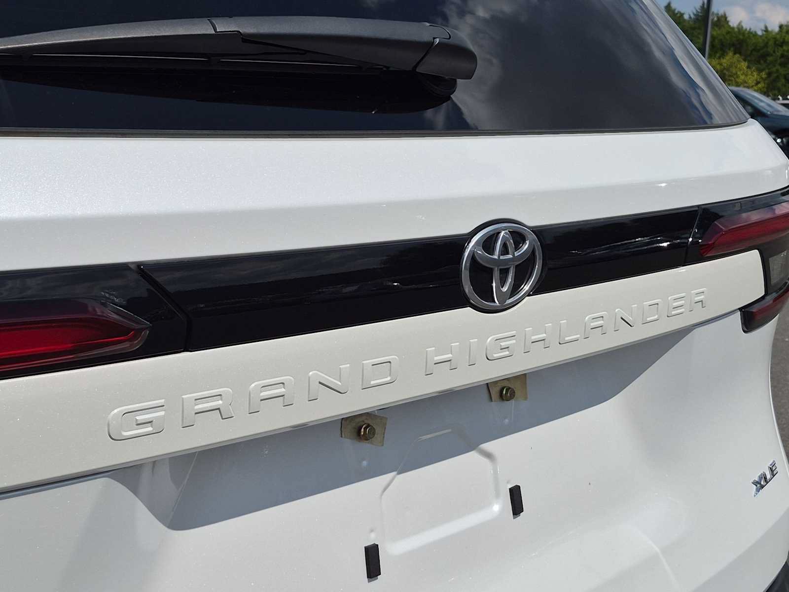 Used 2025 Toyota Grand Highlander AWD image 13