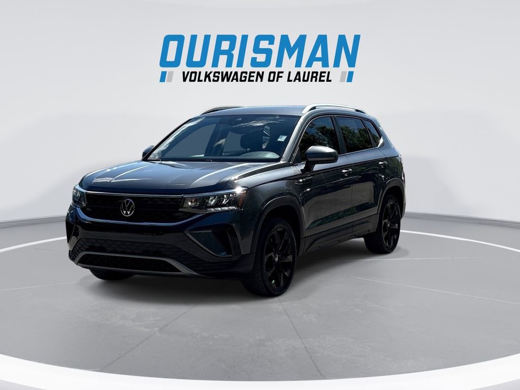 Used 2023 Volkswagen Taos SE w/ Black Wheel Package FWD image 4
