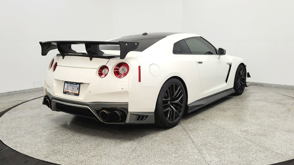 Used 2017 Nissan GT-R Premium w/ Premium Interior Package AWD/4WD image 5