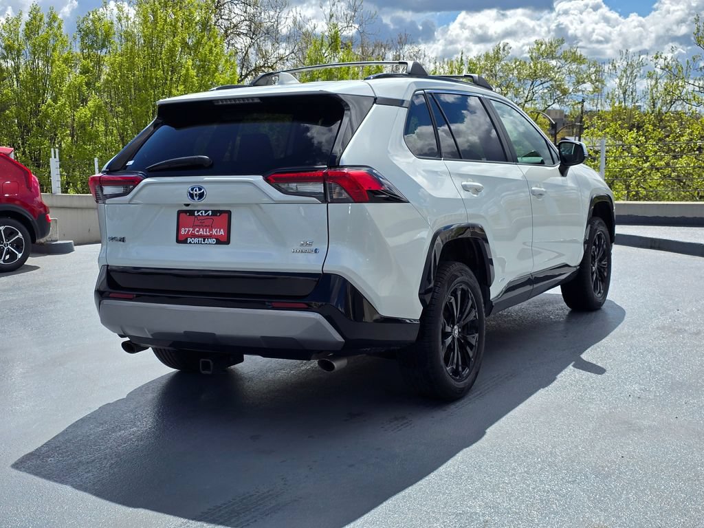 Used 2022 Toyota RAV4 SE w/ Convenience Package AWD/4WD image 3