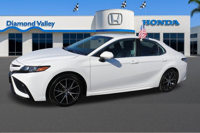 Used 2023 Toyota Camry SE image 3