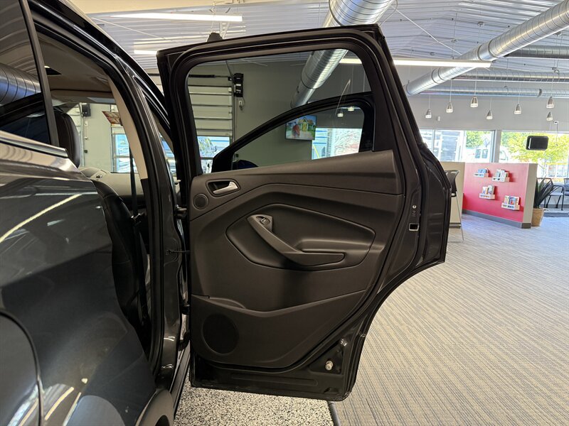 Used 2019 Ford Escape Titanium AWD/4WD image 15