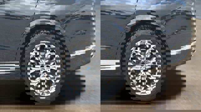 Used 2025 BMW X7 xDrive40i w/ Premium Package image 18