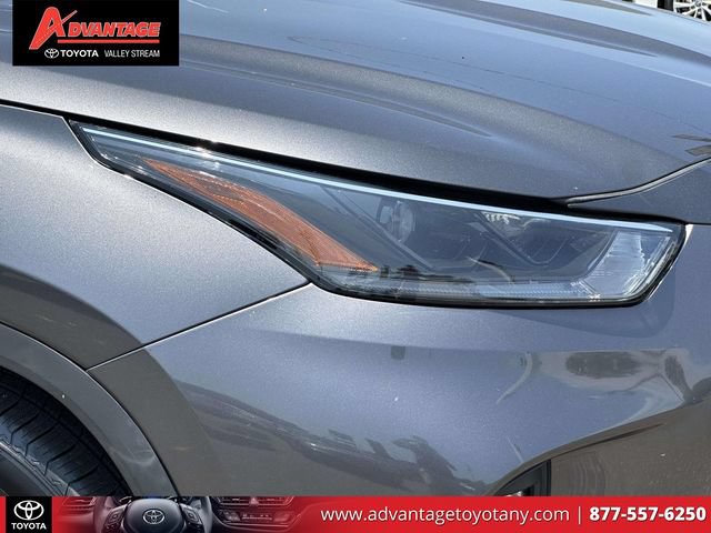Certified 2021 Toyota Highlander XLE AWD/4WD image 11