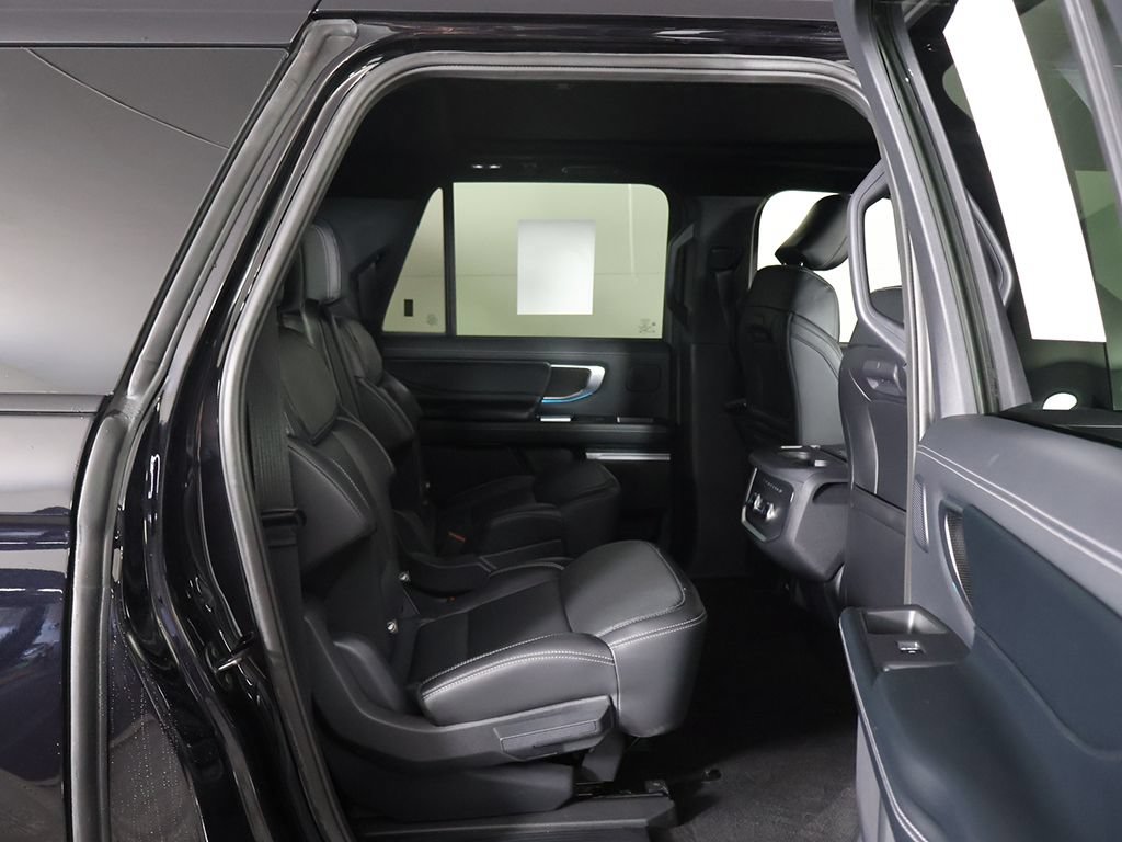 Used 2025 Ford Expedition Max Platinum w/ Stealth Performance Package AWD/4WD image 34