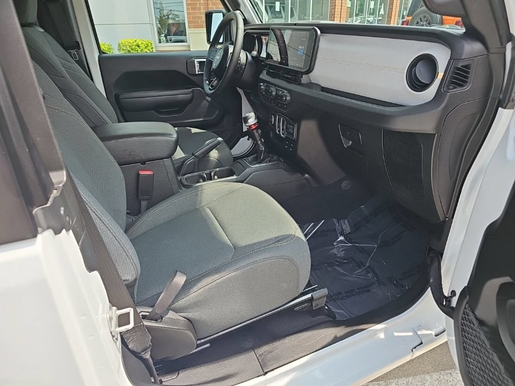 Certified 2025 Jeep Wrangler Sport AWD/4WD image 20