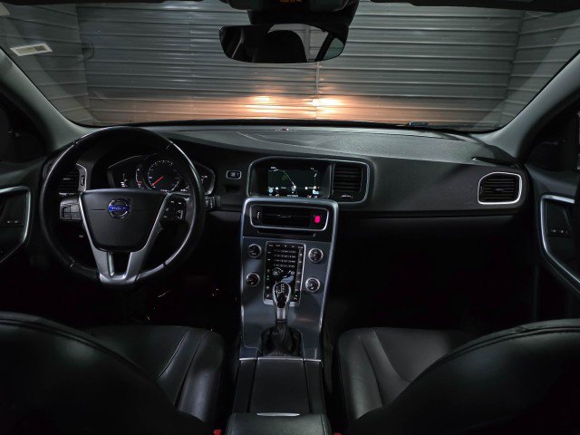 Used 2017 Volvo S60 T5 Inscription w/ Climate Package image 11