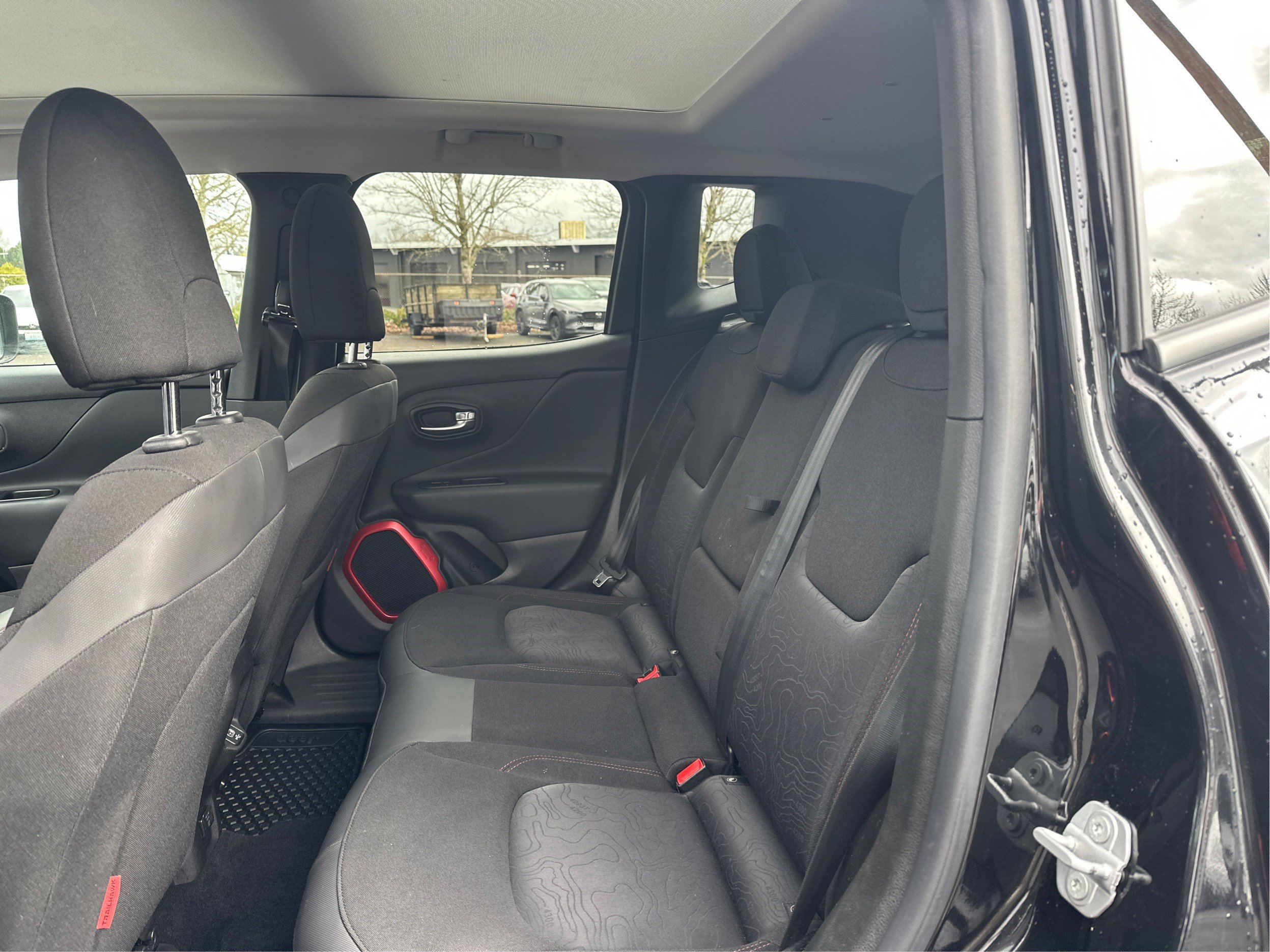 Used 2018 Jeep Renegade Trailhawk w/ Popular Equipment Group AWD/4WD image 10