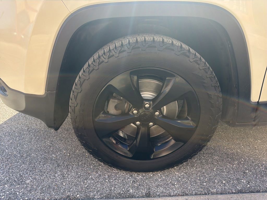 Used 2018 Jeep Cherokee Limited w/ High Altitude Package image 10