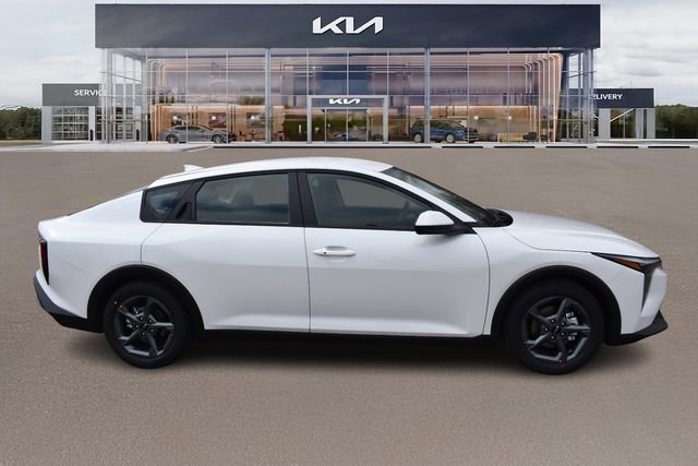 New 2026 Kia K4 LXS image 2